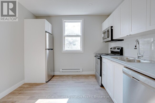 Building Photo - 164-164 Picton St E