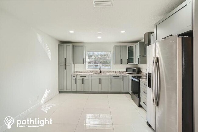 Foto del edificio - 4203 N Howard Avenue