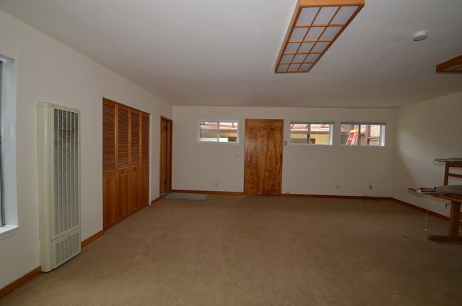 Building Photo - Incredible Tam Valley Home Available July 1st