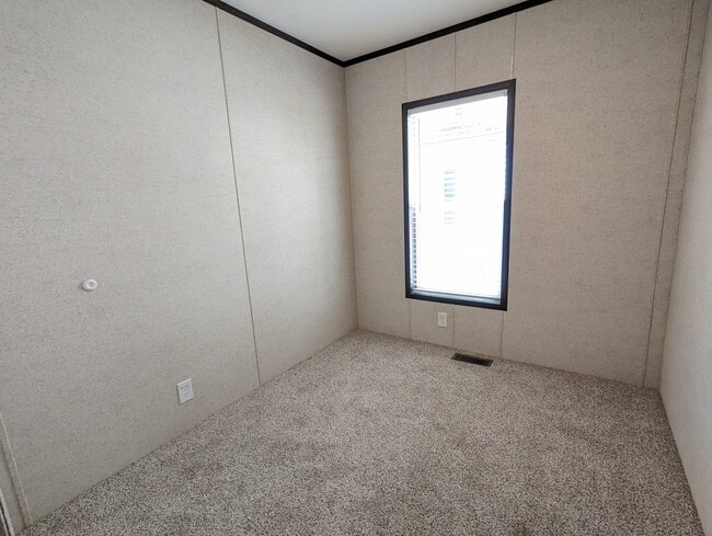 Building Photo - 46000 Geddes Rd