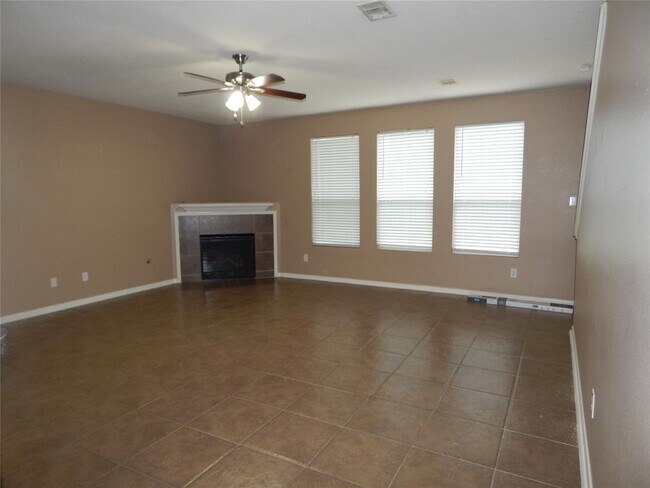 Building Photo - 2315 Village Leaf Dr