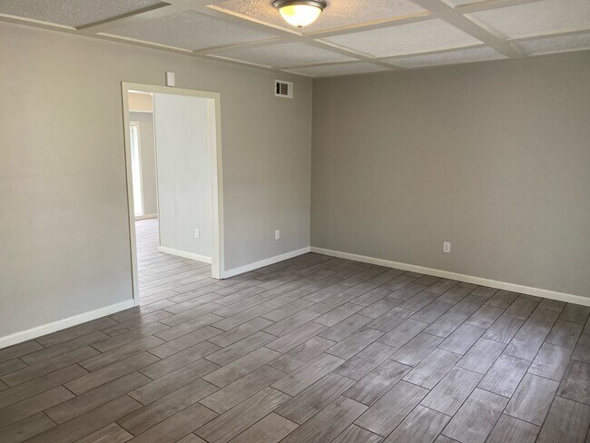 Building Photo - 46 Briarwood Ln