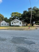 Building Photo - 302 10th Ave N