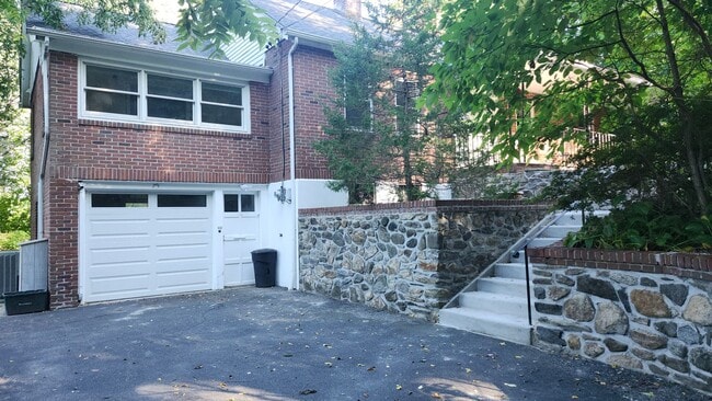 Building Photo - Elegant Multi-Level Brick Residence with O...