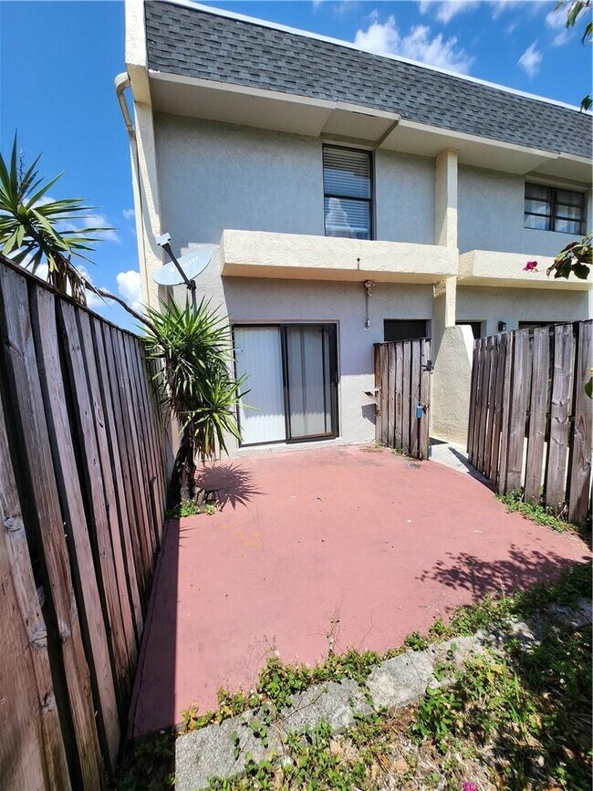 Building Photo - 2400 NW 52nd Ave