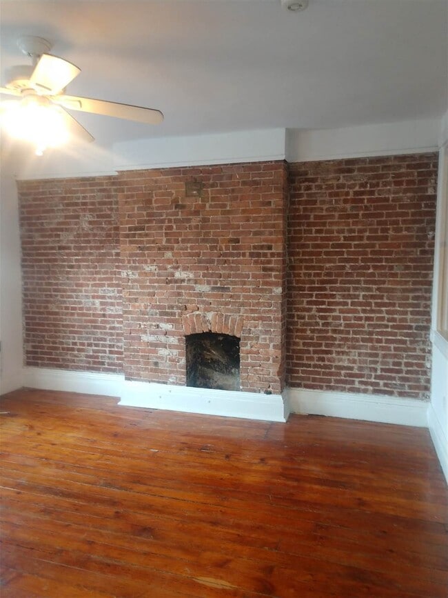 Building Photo - 127 Washington St