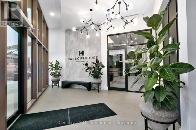 Building Photo - 31 Huron St