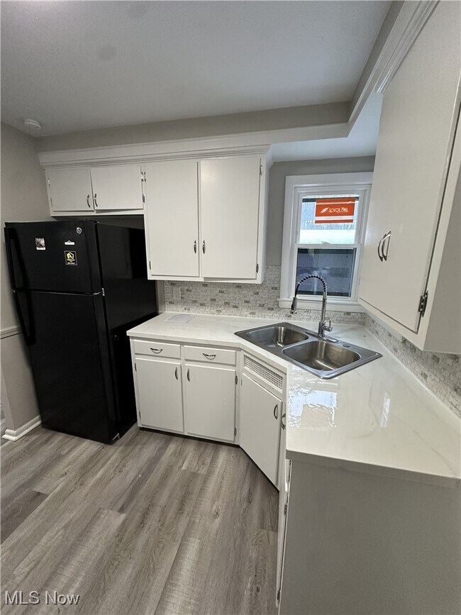 Foto del edificio - 14317 Granger Rd