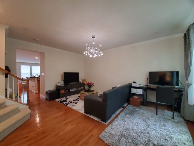 Foto del edificio - Beautiful 4 Bedroom Townhome in Gaithersburg!