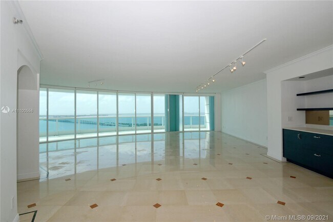 Building Photo - 2127 Brickell Ave