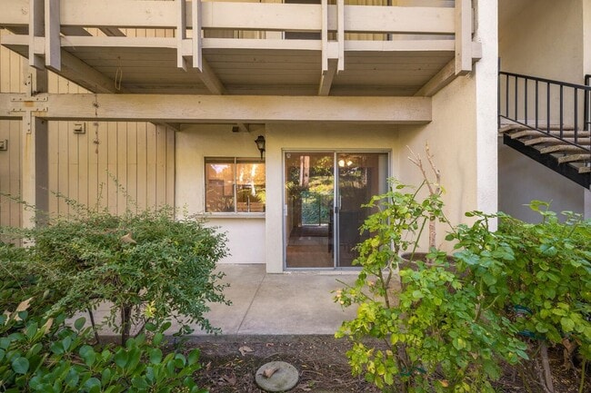 Building Photo - 23732 Hillhurst Dr