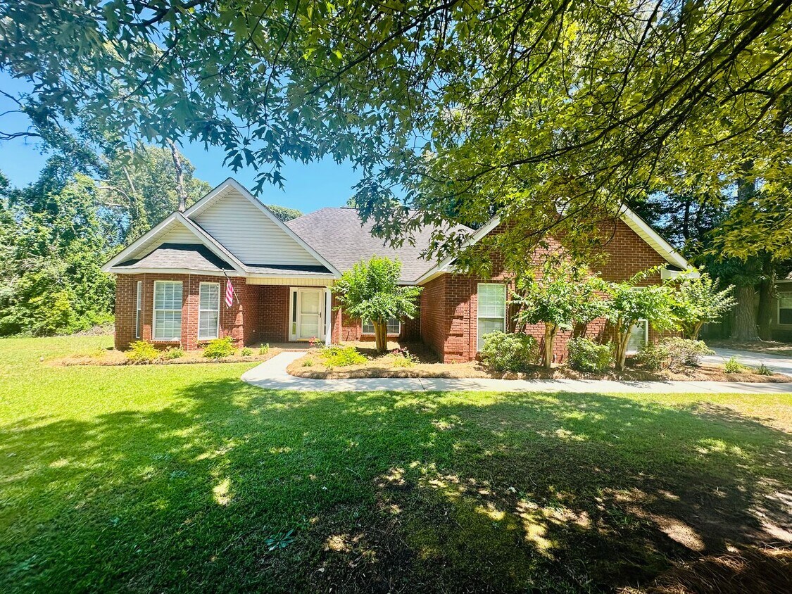 Primary Photo - Convenient and Cozy 3 bedroom/2bath with F...