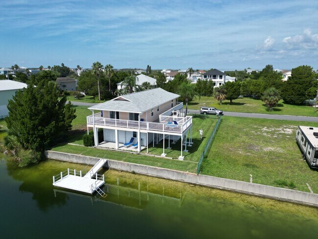 Foto del edificio - Hernando Beach Waterfront with Huge Deck &...