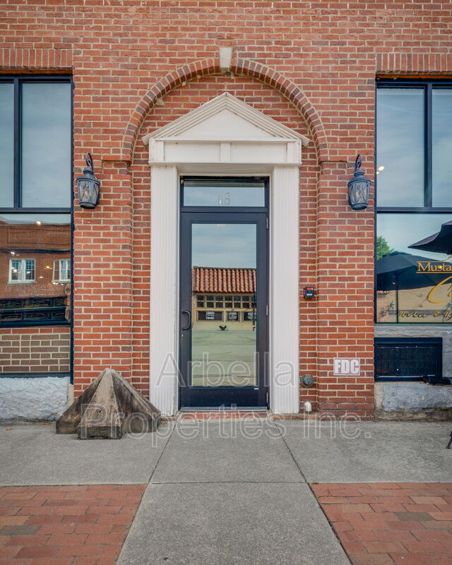 Building Photo - 116 E Market St