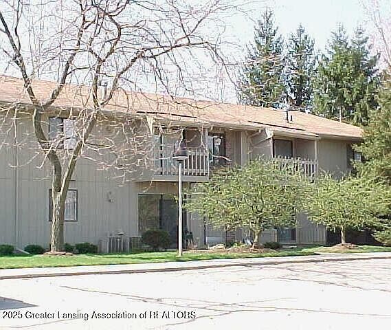 Building Photo - 1717 Maple Rdg