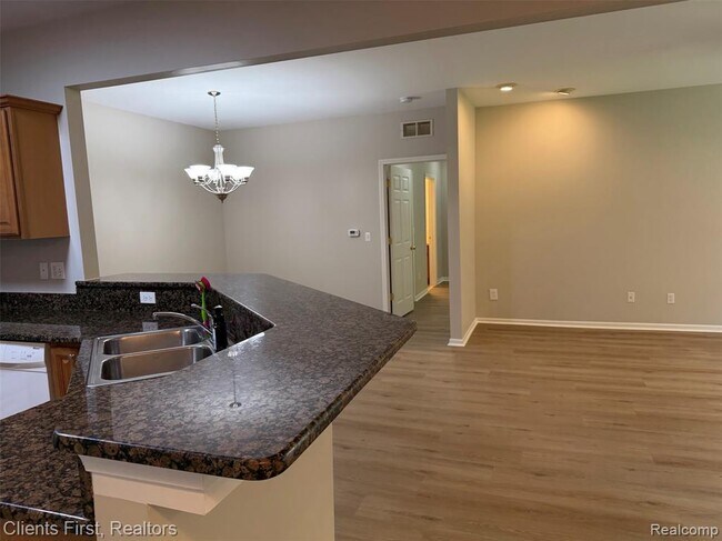 Building Photo - 16040 Morningside