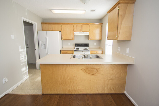 Building Photo - Make this your home today!