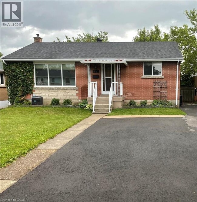 Building Photo - 132 Howe Ave