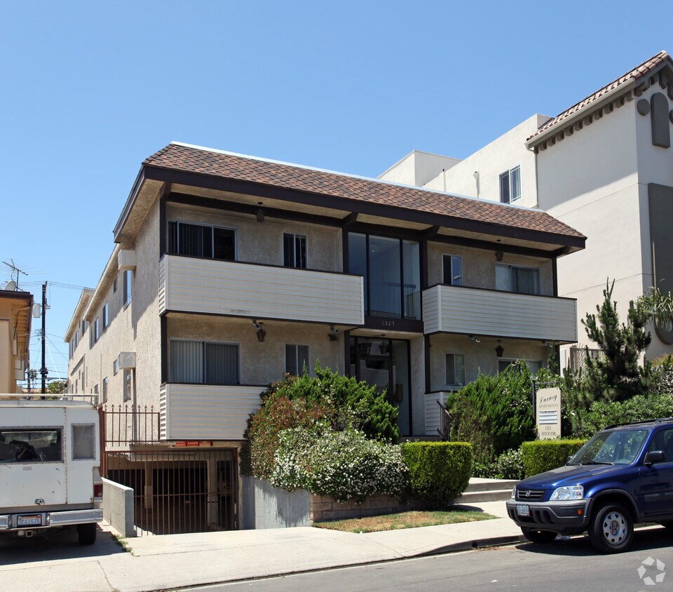 Primary Photo - 1325 Brockton Ave
