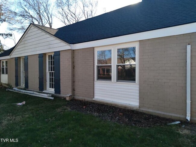 Foto del edificio - 416 Cherokee Village Dr