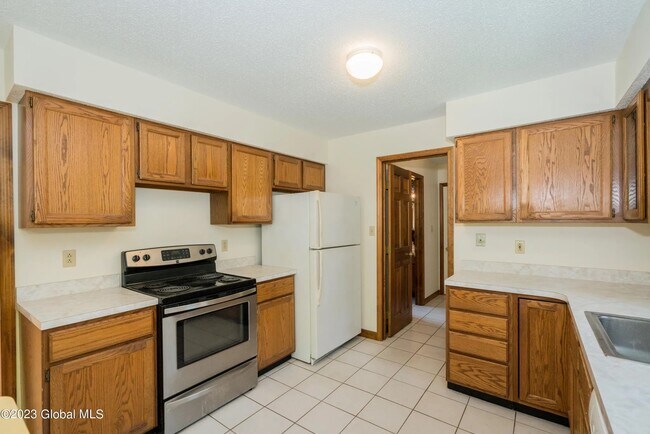Foto del edificio - 18 Knollwood Dr