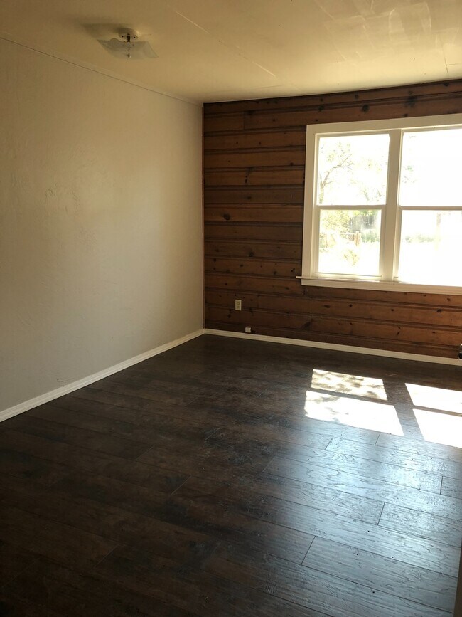 Foto del edificio - 3 Bedrooms 2 Baths 1 Car Garage Walking Distance to Palo Duro High
