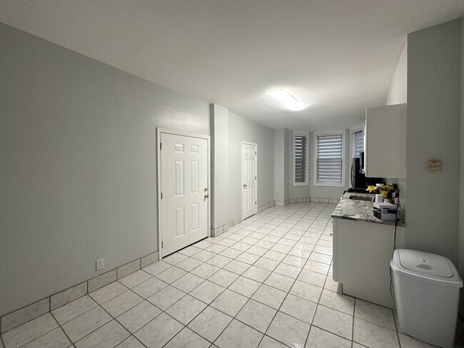 Foto del edificio - For Rent: Historic Elegance at 1713 Bolton...