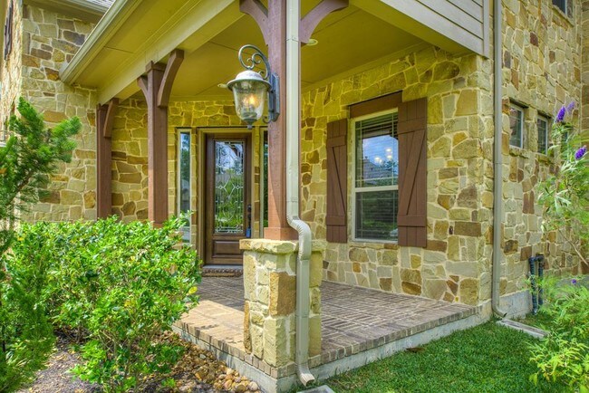 Building Photo - 1910 Graystone Hills Dr