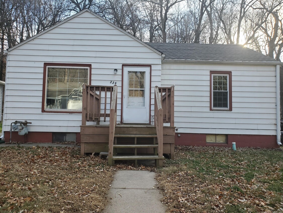 Primary Photo - 225 E Orchard Ave
