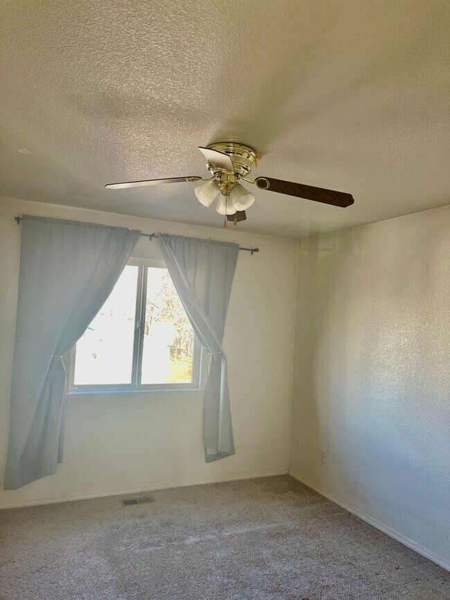 Foto del edificio - 2 story Duplex