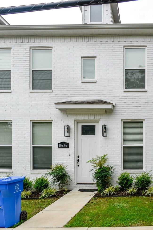 Building Photo - 1623 W Stone St