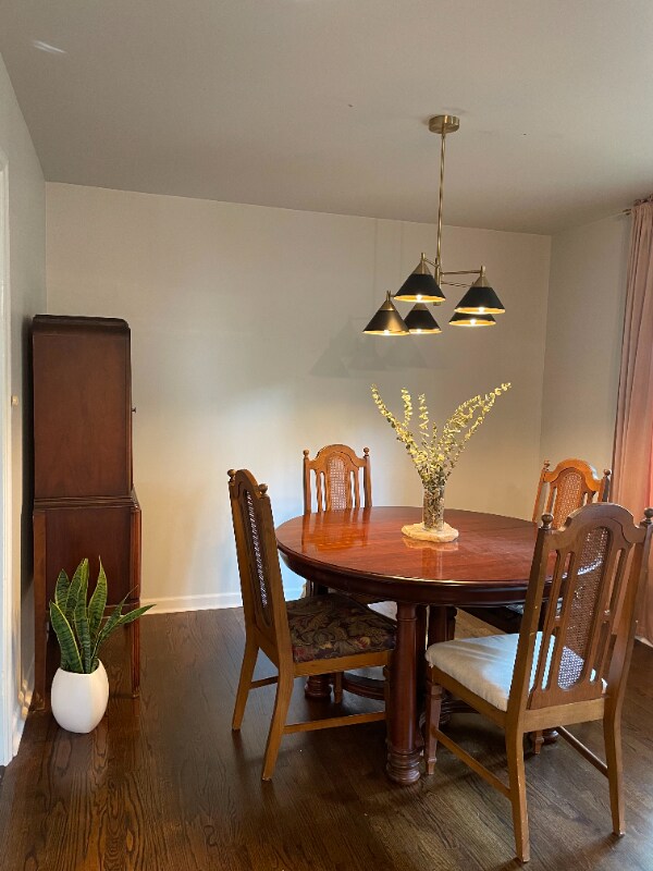 Foto del edificio - 5917 Cherrycrest Ln