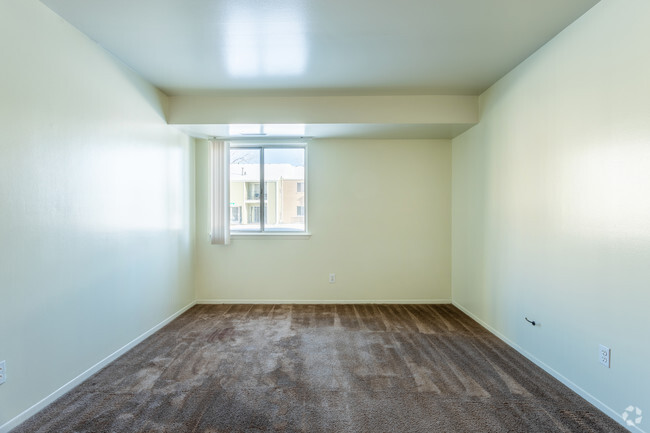 1 HAB, 1 BA - 742 ft² - Newport Park Apartments