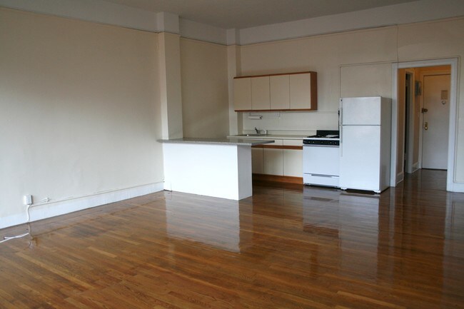 Building Photo - 54 W 74th St