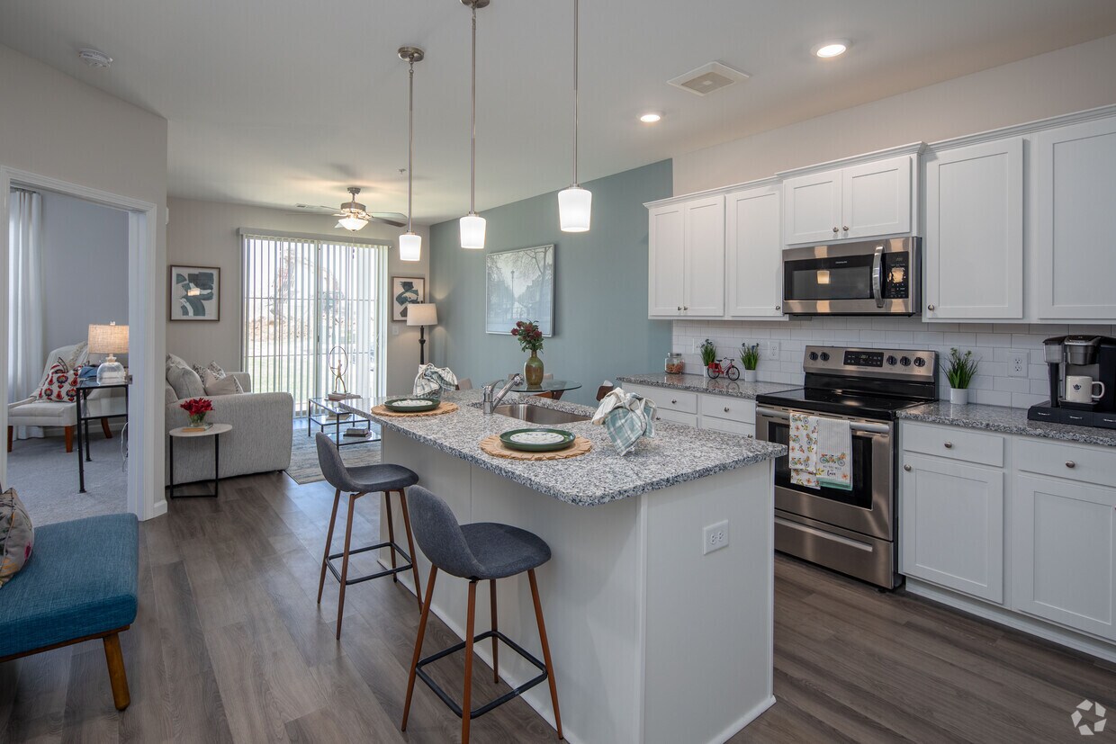 Foto principal - Crest at Arden Village Apartments