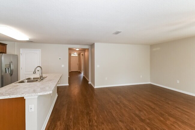 Foto del edificio - 2150 Tyson Lake Dr