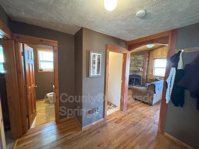 Building Photo - 425 Whiting Ave