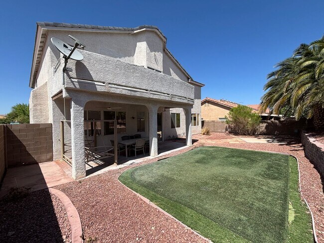 Foto del edificio - Gorgeous 4bed /5bath home nestled in a gre...