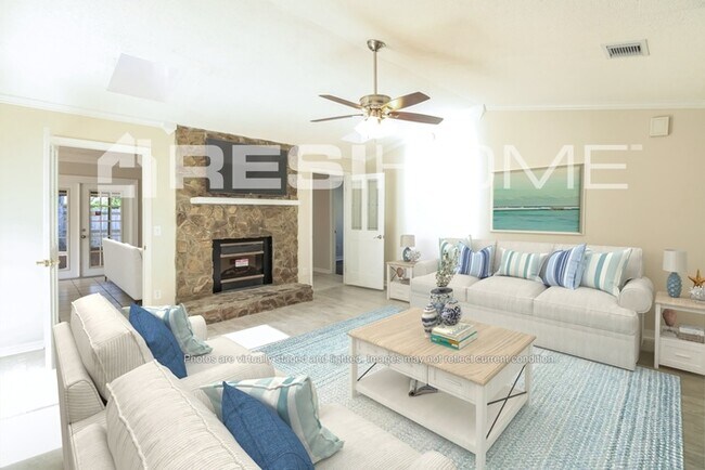 Foto del edificio - 3739 Mandarin Woods Dr N