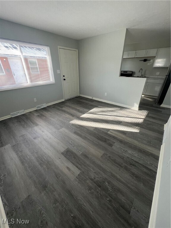 Building Photo - 2557 Edwin Ave