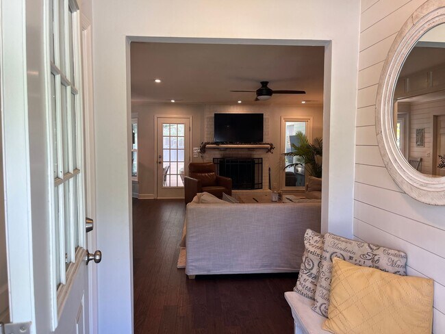 Foto del edificio - 3 Bedroom 2 Bath Furnished House in Harborgate Shores - Mt Pleasant