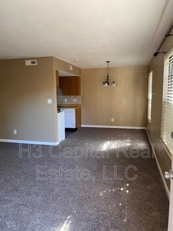 Foto del edificio - 2333 Frank Scott Pkwy W