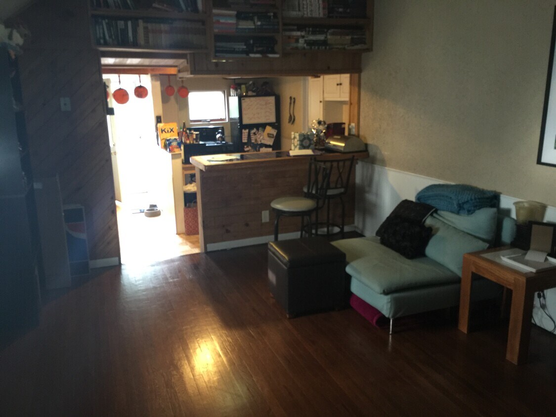 249 Goodhue St Unit Upper Appartment, Saint Paul, MN 55102 Apartments