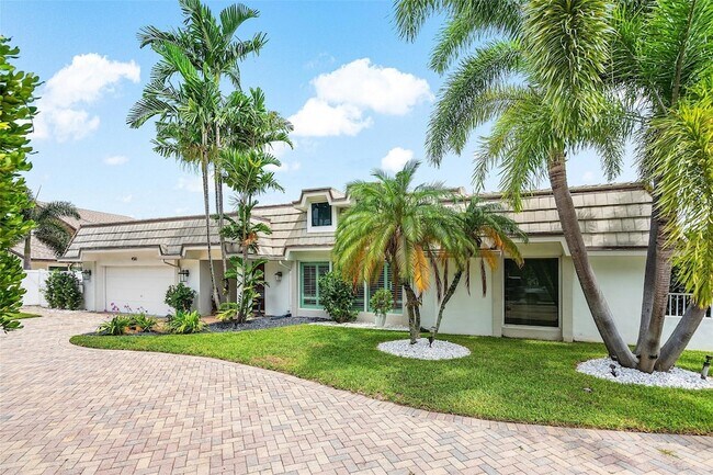 Building Photo - 4510 Bayview Dr
