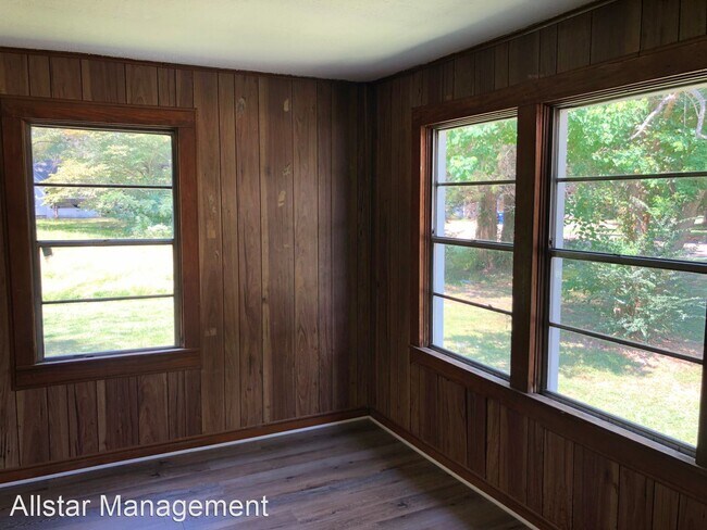 Building Photo - 2 br, 1 bath House - 213 Van Voris St.