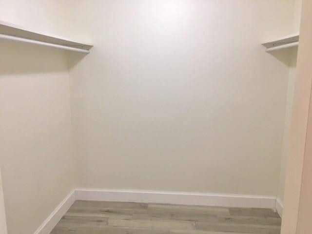 walk-in closet - 535 Oaks Dr
