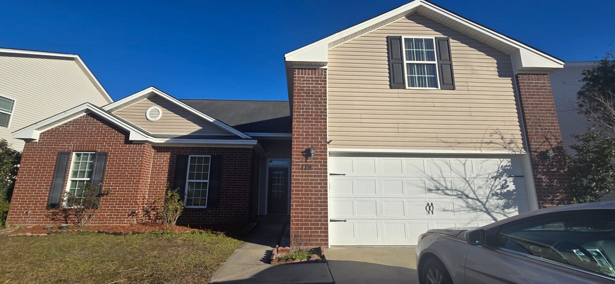 Primary Photo - Move In Ready! 4bd/3ba