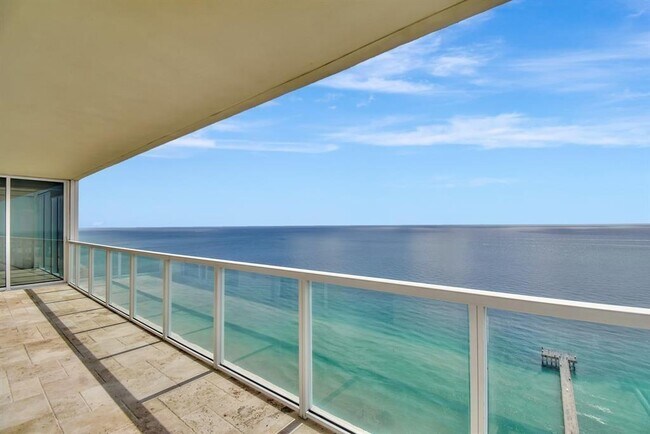 Building Photo - 16699 Collins Ave