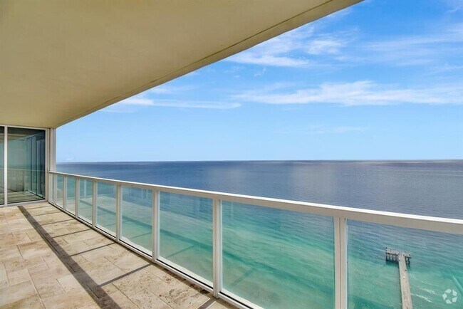 Building Photo - 16699 Collins Ave
