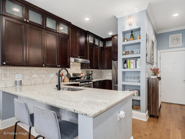 Foto del edificio - 2221 W Belmont Ave